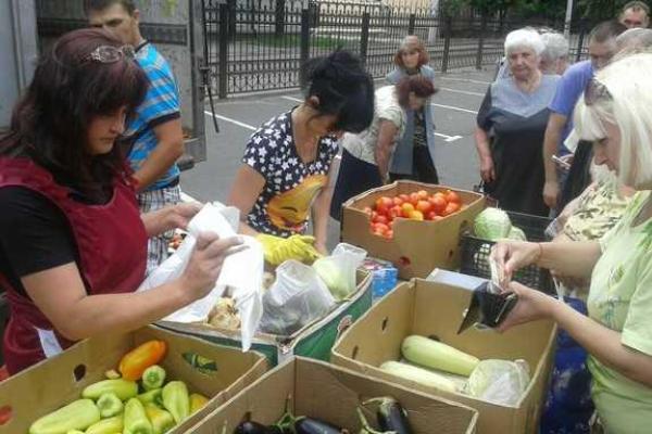 В Киевском районе Донецка провели продовольственную ярмарку В Киевском районе Донецка провели продовольственную ярмарку