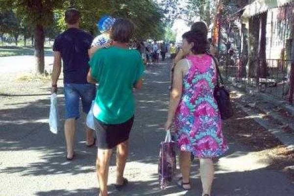 В многострадальную Марьинку возвращаются радость, улыбки и мирная суета