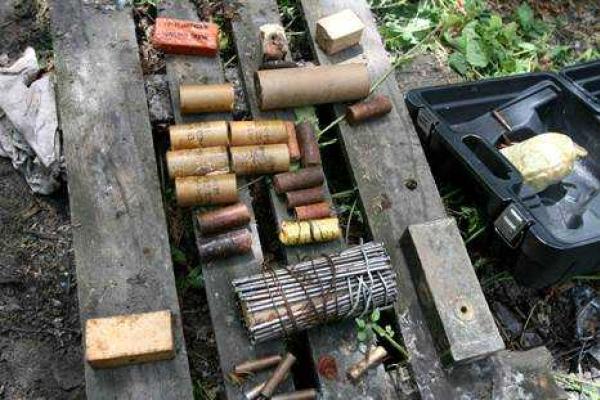 СБУ: В Киеве обнаружен схрон с боеприпасами и взрывчаткой СБУ: В Киеве обнаружен схрон с боеприпасами и взрывчаткой