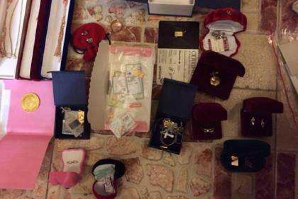 В ходе спецоперации СБУ у чиновников прокуратуры изъята валюта и драгоценности В ходе спецоперации СБУ у чиновников прокуратуры изъята валюта и драгоценности