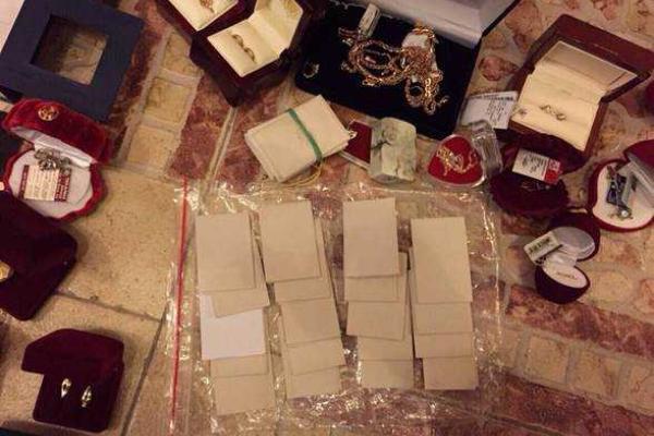 В ходе спецоперации СБУ у чиновников прокуратуры изъята валюта и драгоценности В ходе спецоперации СБУ у чиновников прокуратуры изъята валюта и драгоценности