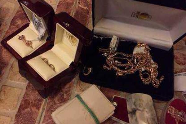 В ходе спецоперации СБУ у чиновников прокуратуры изъята валюта и драгоценности В ходе спецоперации СБУ у чиновников прокуратуры изъята валюта и драгоценности