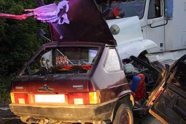 Ужасное ДТП на Винничине: в кровавом месиве погибли 4 человека Ужасное ДТП на Винничине: в кровавом месиве погибли 4 человека