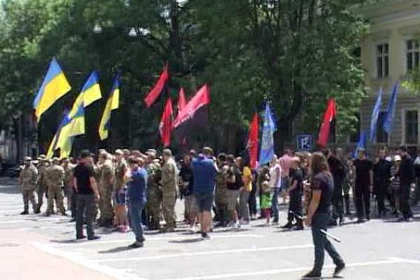 На Одесчине активисты "Правого сектора" пикетировали здание областной милиции На Одесчине активисты "Правого сектора" пикетировали здание областной милиции