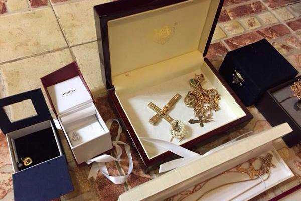 В ходе спецоперации СБУ у чиновников прокуратуры изъята валюта и драгоценности В ходе спецоперации СБУ у чиновников прокуратуры изъята валюта и драгоценности