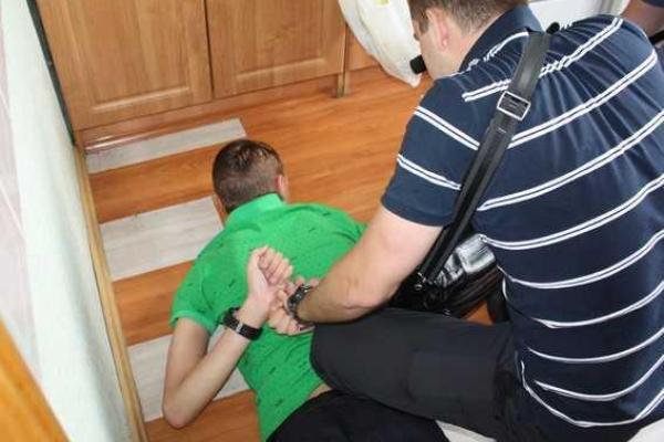Запорожские правоохранители неожиданно нагрянули в преуспевающую онлайн-порностудию Запорожские правоохранители неожиданно нагрянули в преуспевающую онлайн-порностудию