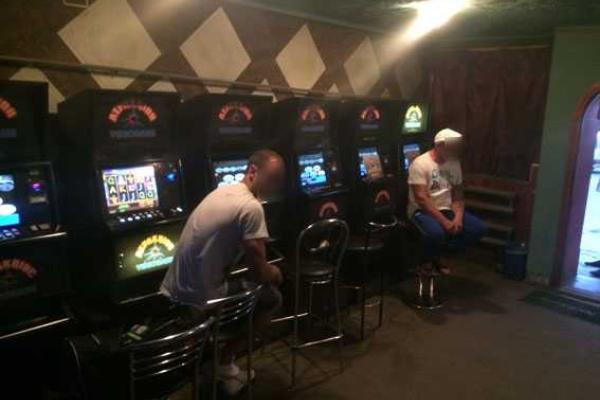 На Харьковщине правоохранители "накрыли" действующий подпольный игорный зал На Харьковщине правоохранители "накрыли" действующий подпольный игорный зал