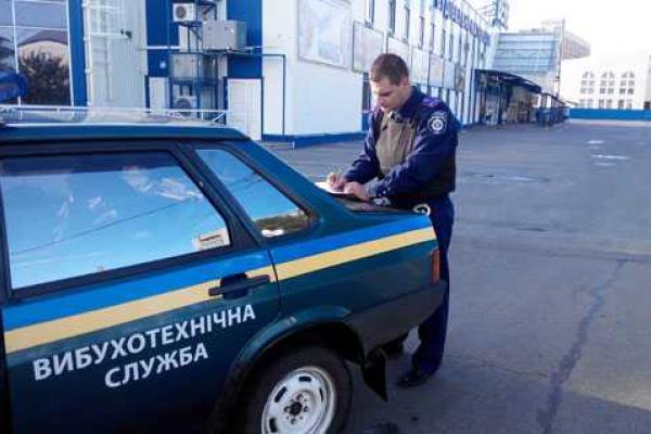 Черниговские правоохранители оперативно задержали шутника-"минера" Черниговские правоохранители оперативно задержали шутника-"минера"
