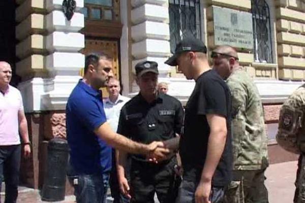 На Одесчине активисты "Правого сектора" пикетировали здание областной милиции На Одесчине активисты "Правого сектора" пикетировали здание областной милиции