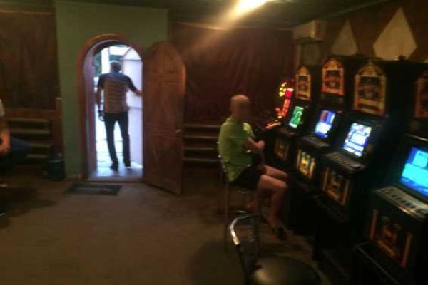 На Харьковщине правоохранители "накрыли" действующий подпольный игорный зал На Харьковщине правоохранители "накрыли" действующий подпольный игорный зал