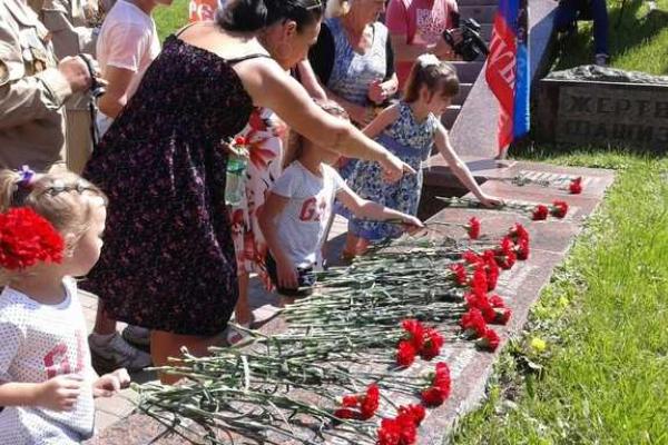 В "ДНР" отметили годовщину освобождения Славянска В "ДНР" отметили годовщину освобождения Славянска