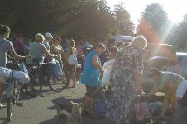 В многострадальную Марьинку возвращаются радость, улыбки и мирная суета