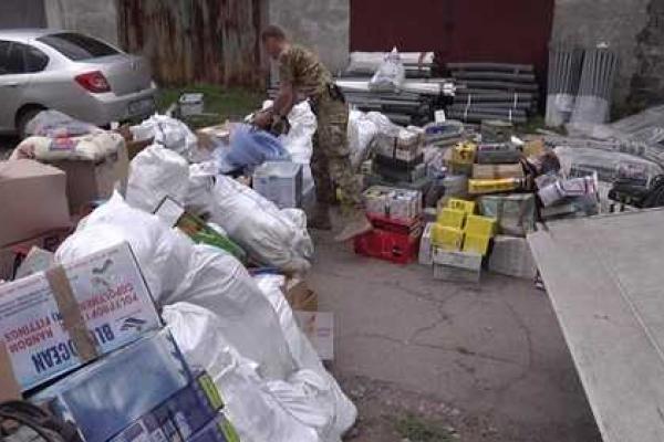 "Правоохранители ЛНР" решили раскулачить обнаглевшего ополченца-мародера "Правоохранители ЛНР" решили раскулачить обнаглевшего ополченца-мародера