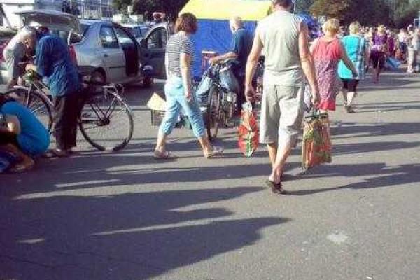 В многострадальную Марьинку возвращаются радость, улыбки и мирная суета