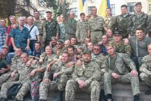 Жители Днепропетровска и бойцы АТО почтили память погибших под Иловайском собратьев-героев Жители Днепропетровска и бойцы АТО почтили память погибших под Иловайском собратьев-героев