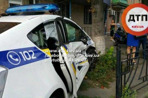 В результате ДТП в Киеве 4 полицейских оказались на больничной койке В результате ДТП в Киеве 4 полицейских оказались на больничной койке