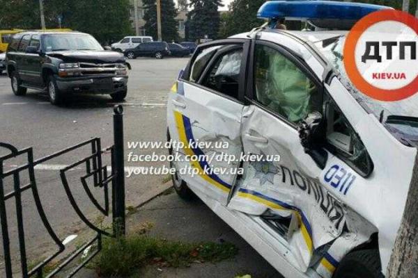 В результате ДТП в Киеве 4 полицейских оказались на больничной койке В результате ДТП в Киеве 4 полицейских оказались на больничной койке