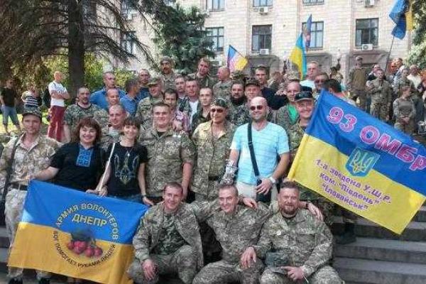 Жители Днепропетровска и бойцы АТО почтили память погибших под Иловайском собратьев-героев Жители Днепропетровска и бойцы АТО почтили память погибших под Иловайском собратьев-героев
