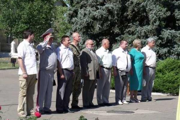 Жители Счастья торжественно отметили День Государственного флага Украины Жители Счастья торжественно отметили День Государственного флага Украины