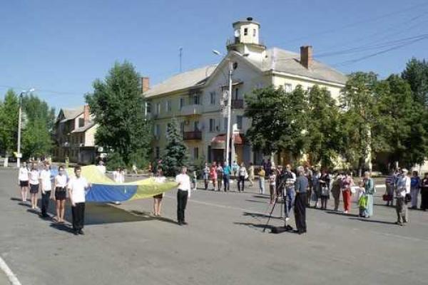 Жители Счастья торжественно отметили День Государственного флага Украины Жители Счастья торжественно отметили День Государственного флага Украины