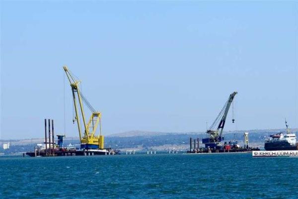 В Сети появились новые фото строительства моста через Керченский пролив В Сети появились новые фото строительства моста через Керченский пролив