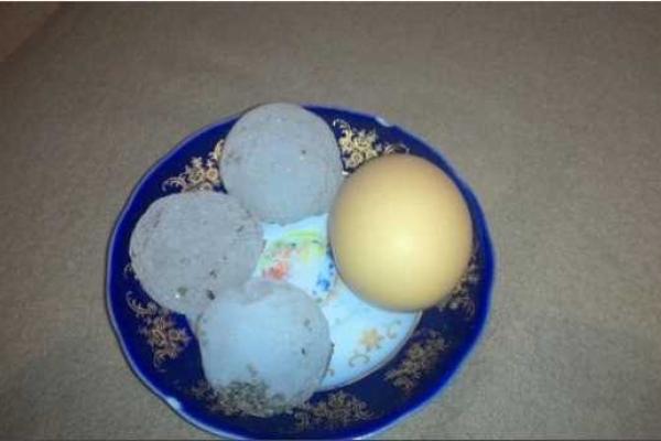 На головы жителей юга России обрушился град невероятных размеров На головы жителей юга России обрушился град невероятных размеров