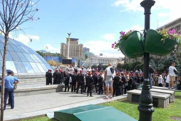 Очередная драка с участием польских "ультрас": на Майдане столкнулись украинские и польские фанаты 