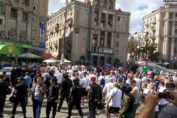 Очередная драка с участием польских "ультрас": на Майдане столкнулись украинские и польские фанаты 