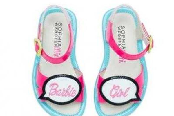 Коллекцию обуви Barbie для взрослых и детей создала британский дизайнер