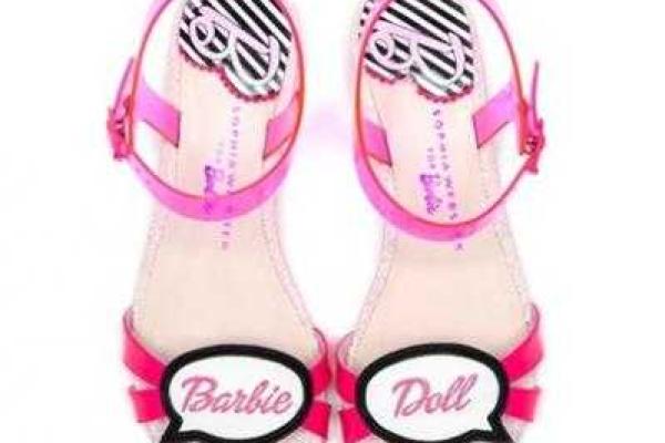 Коллекцию обуви Barbie для взрослых и детей создала британский дизайнер