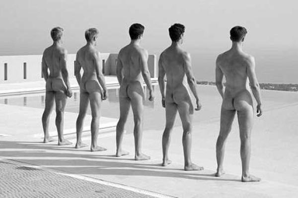 Британские парни-студенты устроили обнаженную фотосессию для благотворительного календаря Британские парни-студенты устроили обнаженную фотосессию для благотворительного календаря