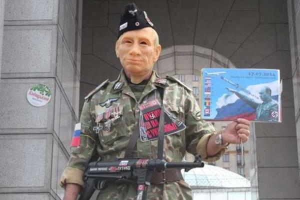 На Майдане Незалежности провели акцию под названием "Марш гнева" На Майдане Незалежности провели акцию под названием "Марш гнева"