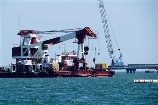 В Сети появились новые фото строительства моста через Керченский пролив В Сети появились новые фото строительства моста через Керченский пролив
