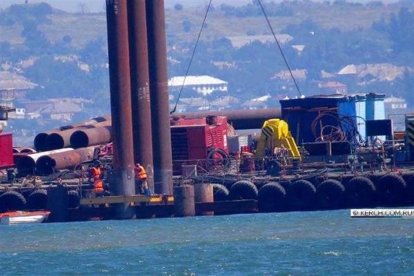 В Сети появились новые фото строительства моста через Керченский пролив В Сети появились новые фото строительства моста через Керченский пролив