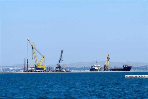 В Сети появились новые фото строительства моста через Керченский пролив В Сети появились новые фото строительства моста через Керченский пролив