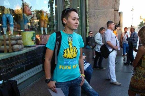 В Питере жители в центре города устроили скромное празднование Дня Независимости Украины В Питере жители в центре города устроили скромное празднование Дня Независимости Украины