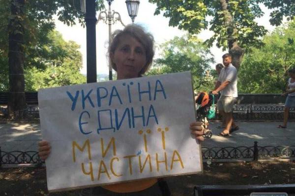 Участники фестиваля ЛГБТ-культуры провели в Одессе одиночные пикеты Участники фестиваля ЛГБТ-культуры провели в Одессе одиночные пикеты