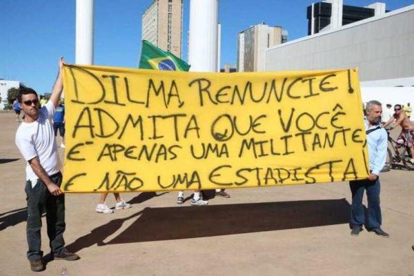 Жители Бразилии по всей стране вышли на улицы с требованием отставки президента Жители Бразилии по всей стране вышли на улицы с требованием отставки президента