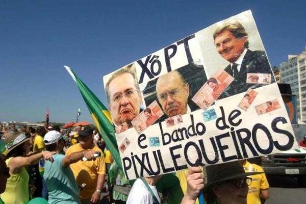 Жители Бразилии по всей стране вышли на улицы с требованием отставки президента Жители Бразилии по всей стране вышли на улицы с требованием отставки президента