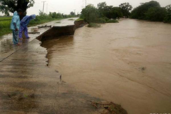 Мощный тайфун хозяйничает на Филиппинах, есть жертвы Мощный тайфун хозяйничает на Филиппинах, есть жертвы