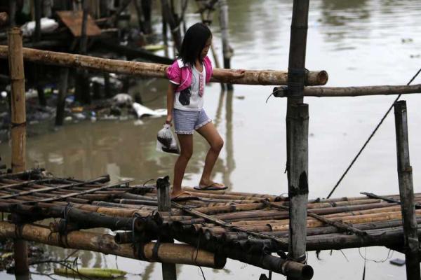 Мощный тайфун хозяйничает на Филиппинах, есть жертвы Мощный тайфун хозяйничает на Филиппинах, есть жертвы