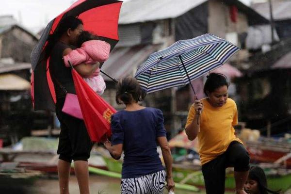 Мощный тайфун хозяйничает на Филиппинах, есть жертвы Мощный тайфун хозяйничает на Филиппинах, есть жертвы