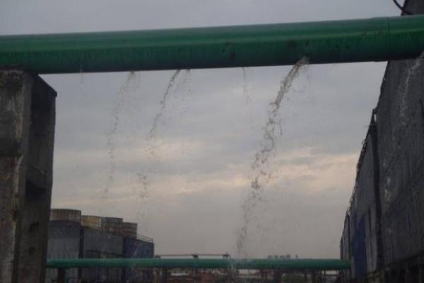 Наблюдатели украинской стороны СЦКК опубликовали новые фото с разрушениями от обстрелов Наблюдатели украинской стороны СЦКК опубликовали новые фото с разрушениями от обстрелов