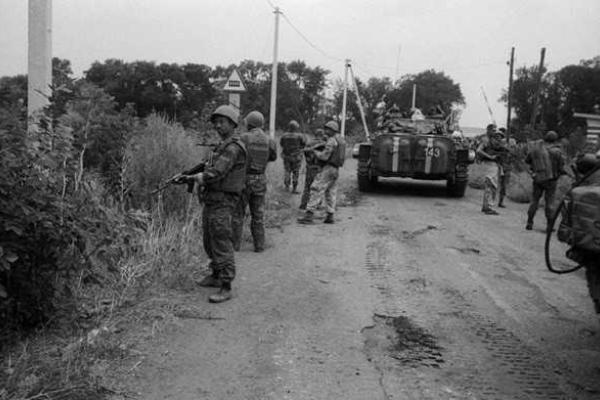 Открылась фотовыставка, посвященная событиям в Иловайске