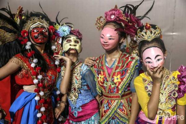Артисты из разных уголков мира приехали на Международный фестиваль масок в Малайзию Артисты из разных уголков мира приехали на Международный фестиваль масок в Малайзию