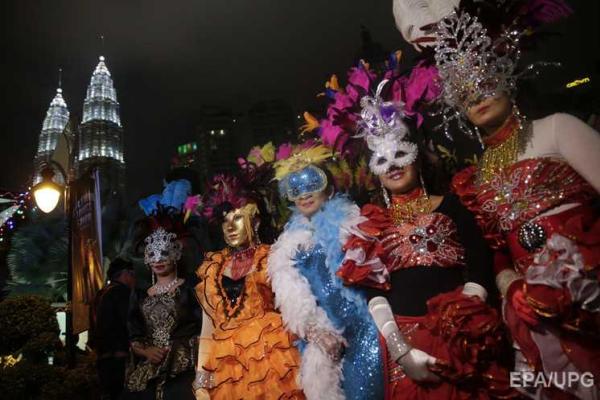 Артисты из разных уголков мира приехали на Международный фестиваль масок в Малайзию Артисты из разных уголков мира приехали на Международный фестиваль масок в Малайзию