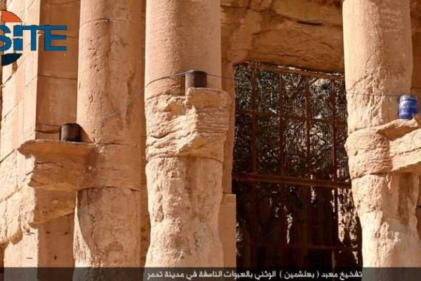 Боевики "ИГ" взорвали храм, основанный в I столетии н.э. и похвастались содеянным в Twitter Боевики "ИГ" взорвали храм, основанный в I столетии н.э. и похвастались содеянным в Twitter