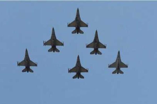 В Польше провели военный парад в честь 95-й годовщины разгрома Красной Армии