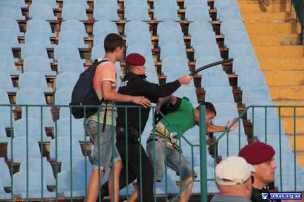 В открытом письме украинские ультрас призвали к ответу министра внутренних дел Авакова В открытом письме украинские ультрас призвали к ответу министра внутренних дел Авакова