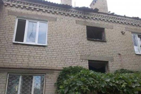 Последствия массированного обстрела боевиками мирного села Артемово Последствия массированного обстрела боевиками мирного села Артемово